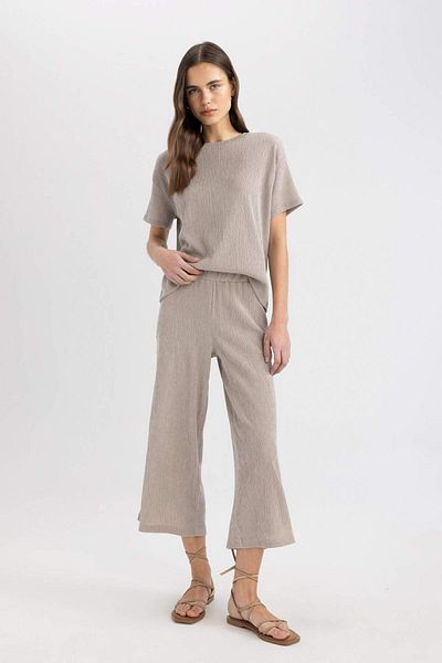 DeFacto Weites Bein, weites, lockeres Bein, normale Taille, Wickel-Capri-Hose C4329AX24SP
