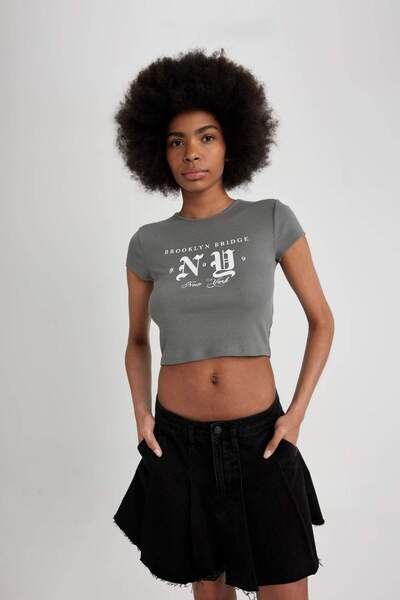 DeFacto Tailliertes, bedrucktes, geripptes Camisole-Kurzarm-T-Shirt mit Rundhalsausschnitt B6812AX24SM