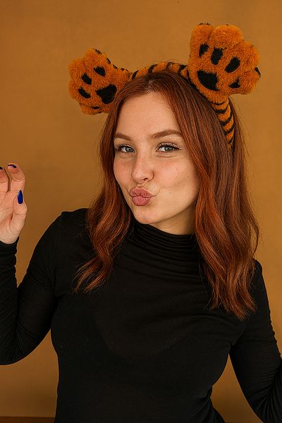 TAKIŞTIR Кафява плюшена корона с фигура на лапичка