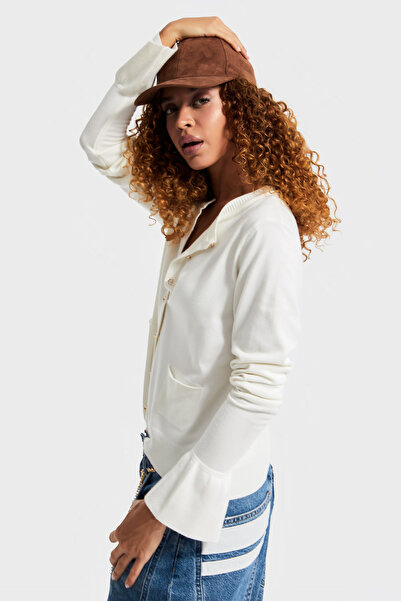 its basic Women's Bone Color W5-101 Flounced Sleeve Buttoned Viscose Blended Knitwear Cardigan with Front Pockets