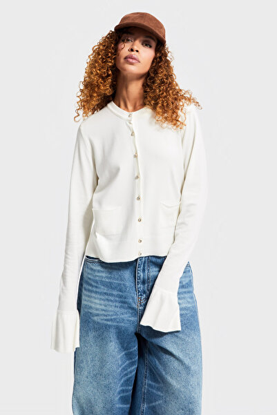 its basic Women's Bone Color W5-101 Flounced Sleeve Buttoned Viscose Blended Knitwear Cardigan with Front Pockets