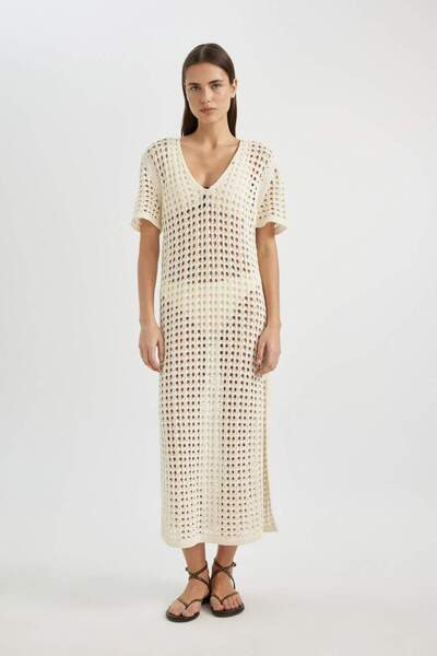 DeFacto فستان شاطئ محبوك بأكمام قصيرة ورقبة على شكل حرف V - Fall in Love C6138AX24SM