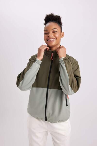 DeFacto DeFactoFit Rüzgar Geçirmez İnce Mont Dik Yaka Cepli File Astarlı Hafif B2418AX24SP