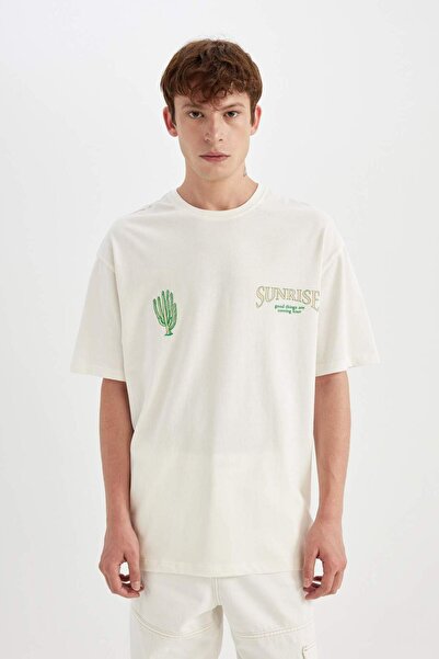 DeFacto Pohodlný Regular Fit Pohodlný strih Tričko s krátkym rukávom a výstrihom na chrbte B8488ax24sm