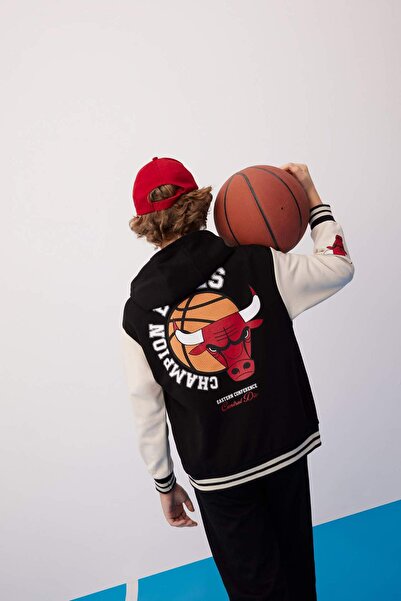 DeFacto Chlapecká mikina NBA Chicago Bulls s kapucí a zapínáním na dvojitou kapsu sezónní bomber cardigan B6818A824S