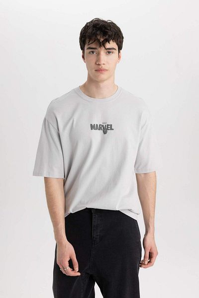 DeFacto Marvel Logo Only Comfort Fit Crew Neck Short Sleeve T-Shirt B5507Ax24Sp