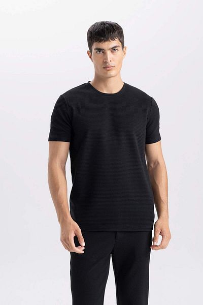 DeFacto Slim Fit Slim Fit Crew Neck Krátký rukáv Basic Jednobarevné černé tričko M6608AZ24SP