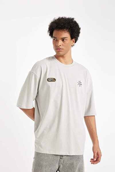 DeFacto %100 Pamuk Loose Fit Bisiklet Yaka Sırt Baskılı Kısa Kollu Tişört B8950AX24SM