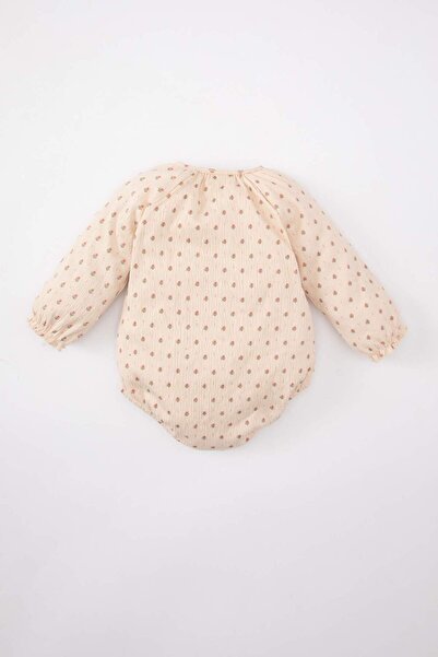 DeFacto Kız Bebek Yeni Doğan Düğmeli Yaka Çiçekli Krinkıl Kumaş Uzun Kollu Çıtçıtlı Body B9477A524SP