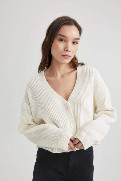 DeFacto Regular Fit V-Neck Buttoned Knitwear Cardigan B7578Ax24Sp