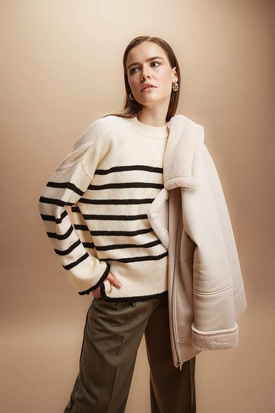 DeFacto Pulover oversize cu jumătate de gât cu dungi A7047AX23CW