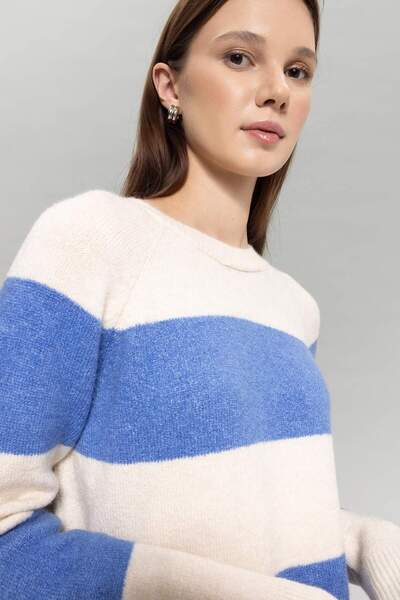 DeFacto Regular Fit Crew Neck Pruhovaný úpletový sveter Tunika B3815AX23WN