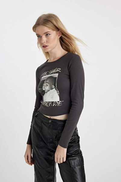 DeFacto Coool Tupac Shakur Tailliertes Langarm-T-Shirt mit geripptem Rundhalsausschnitt B3032AX23AU
