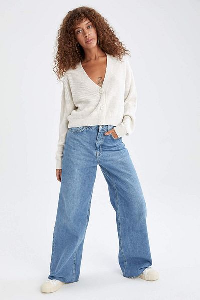 DeFacto Regular Fit V-Neck Basic Plain Buttoned Knitwear Cardigan U2052Az23Wn