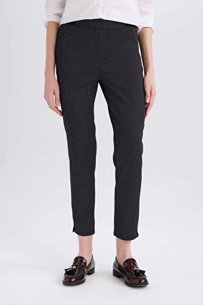 DeFacto Sigaret Saten Kumaş Pantolon Basic Düz Normal Bel Beli Lastikli Düz Paça J8741AZ23WN