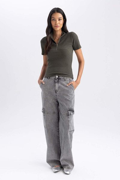 DeFacto Slim Fit, wąski krój, półokrągły kołnierzyk, prążkowany, krótki rękaw, T-shirt Y8427AZ23AU