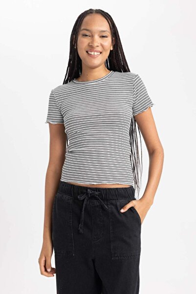 DeFacto Slim Fit Dar Kesim Bisiklet Yaka Kısa Kollu Tişört B0645AXNS