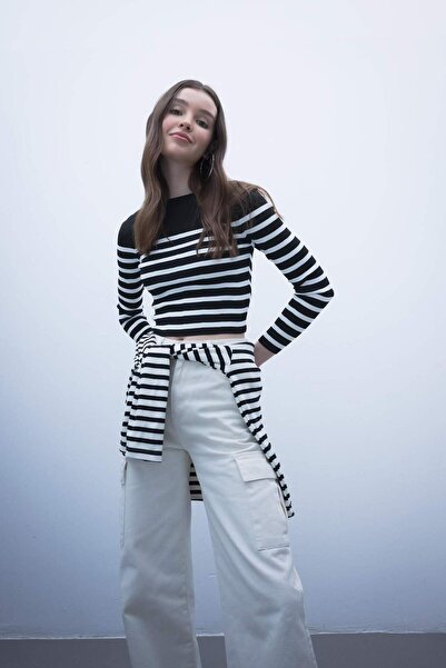 DeFacto Slim Fit Bisiklet Yaka Çizgili Crop Kazak A5953AX23SP