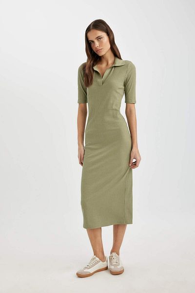 DeFacto Bodycon Polo Neck Bodycon Basic Plain Twill Košilka Midi šaty s krátkým rukávem A2096AX23SP