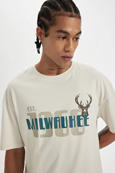 DeFacto DeFactoFit NBA Milwaukee Bucks Comfort Fit Tişört Y2981AZ22HS