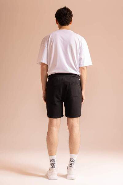 DeFacto Slim Fit Dar Kesim Kısa Paça Cepli Basic Düz Şort X5215AZ22SM