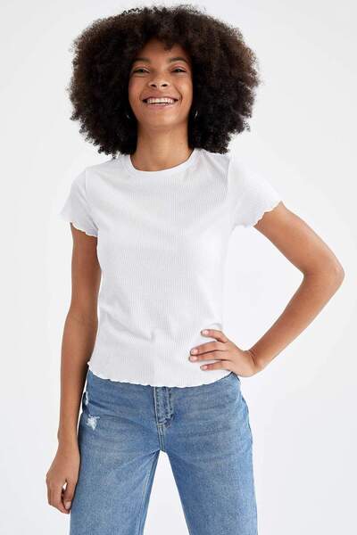 DeFacto Slim Fit Bisiklet Yaka Kısa Kollu Tişört K7064AZ22SM