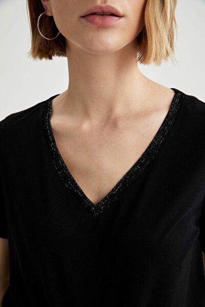 DeFacto Regular Fit V Yaka Basic Kısa Kollu Siyah Tişört K5057AZ21SP