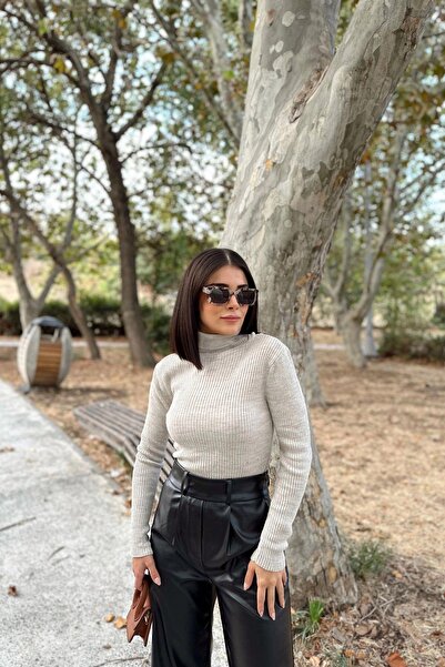 NEW LAVİVA Γυναικείος γιακάς σε μπεζ λαιμόκοψη, μακρυμάνικο, εφαρμογή που εφαρμόζει στο σώμα, ελαστικό ύφασμα, μονόχρωμο σχέδιο, πλεκτή μπλούζα