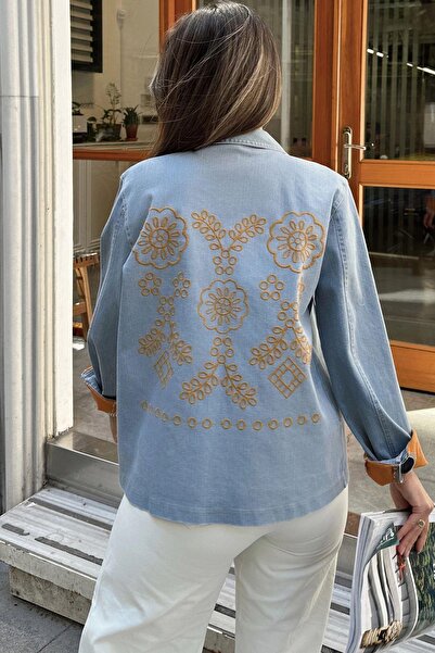 NEW LAVİVA Kadın Mavi Arkası Çiçek Nakış İşlemeli, Kontrast Renk Katlamalı, Uzun Kol, Denim Kot Ceket