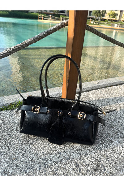 Goldies Bag حقيبة يد نسائية من الجلد الصناعي الناعم بحزام أسود وتفاصيل ذهبية وسحاب ستيلا