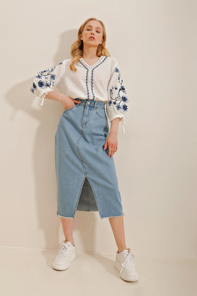 VAGGON Γυναικεία λευκή λινή μπλούζα με λαιμόκοψη σε σχήμα V με κεντημένο μανίκι καρπούζι Prmx10198