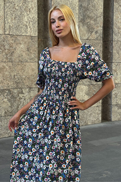 VAGGON Γυναικείο εκρού φόρεμα με λουλουδάτο σχέδιο με λαιμόκοψη Madonna και ραφές με καπνό Vs00368