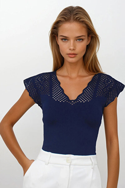 VAGGON Γυναικεία μπλούζα πλεκτή σε μπλε ναυτικό με λαιμόκοψη σε σχήμα V μπροστά και πίσω δαντελωτή πλέξη ελαφρύ Vs00265