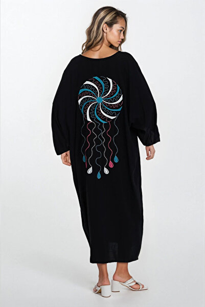 VAGGON Γυναικείο μαύρο φόρεμα με διπλή τσέπη με κέντημα με κουμπιά Plus Size Vs00327