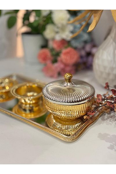 aljahwari Date set with a water plate, a small shiny two-color serving plate, and a small Tabsi plate