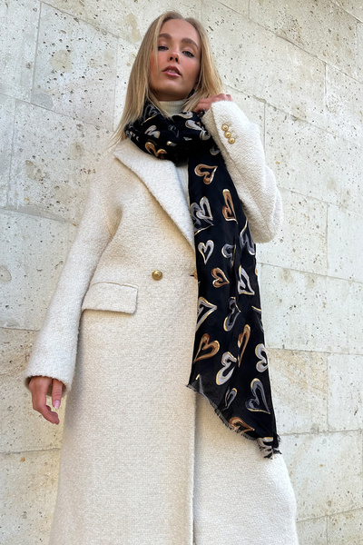 VAGGON شال نسائي منقوش باللون الأسود مع تفاصيل شرابة PRMX11281