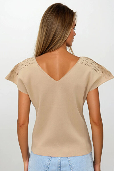 VAGGON Γυναικεία Μπεζ διάτρητη μπλούζα πλεκτή με λεπτομέρεια με σχισμές Vs00264