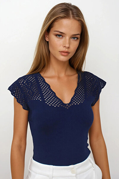 VAGGON Γυναικεία μπλούζα πλεκτή σε μπλε ναυτικό με λαιμόκοψη σε σχήμα V μπροστά και πίσω δαντελωτή πλέξη ελαφρύ Vs00265