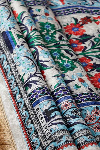 Bursa İpek سجادة صلاة مخملية إكرو