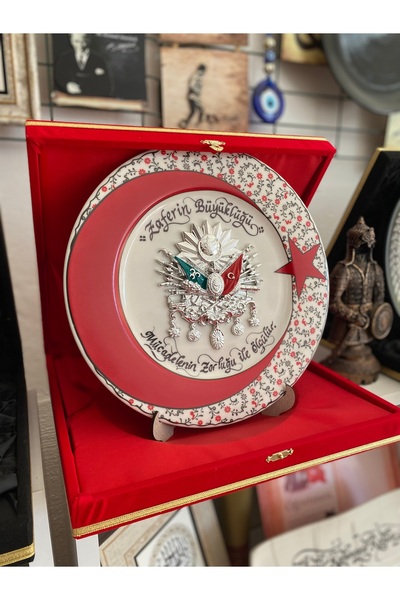 Çorlu Kaligrafi Merkezi Osmanlı Armalı Zafer Sözü Kadife Kutulu Çini Tabak