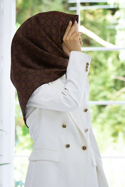 Vissona Brown Colored 100% Twill Silk Monogram 90X90 Scarf Sewing Hand Sewing