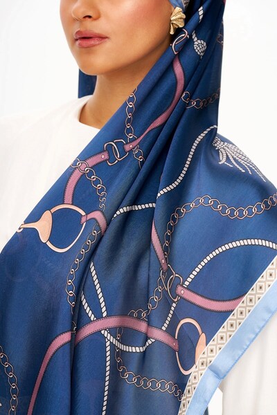 MOISCARF Mystique Violet Refined Jan Jan Chain Patterned Shawl Navy Blue