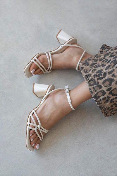 STRASWANS Onika Women's Heeled Wrinkled Leather Sandals Beige