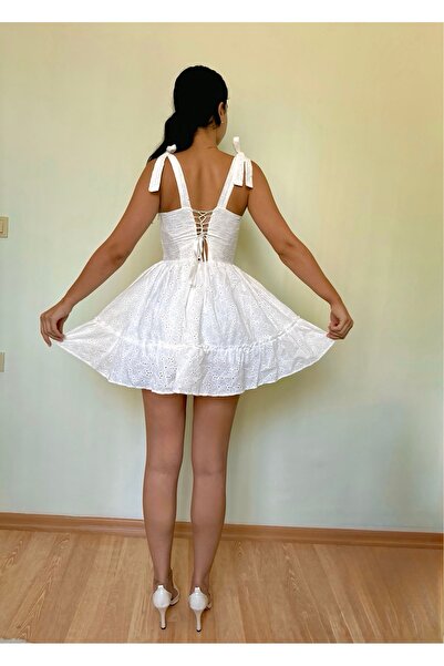 CCTWEAR Beyaz Kalp Yaka Brode İşlemeli Omuz Bağlama Detaylı Klos Mini Elbise