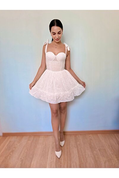 CCTWEAR Beyaz Kalp Yaka Brode İşlemeli Omuz Bağlama Detaylı Klos Mini Elbise