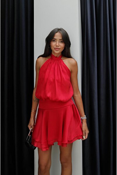 Havoş Σατέν φόρεμα με λουλούδια ρόδι με πτυχωτή λεπτομέρεια στη μέση