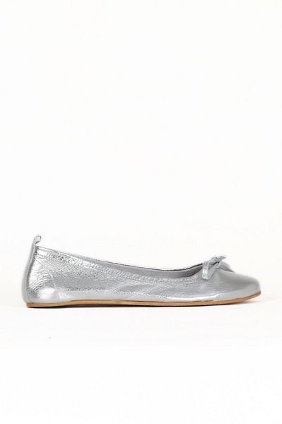 Bueno Shoes Silver Shiny Leather Women's Flat Ballerinas 01We5500