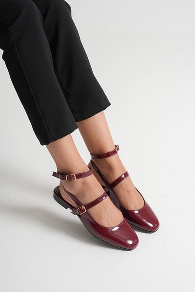 Nexs Women's Ankle Strap Double Helmet Open Back Burgundy Slippers