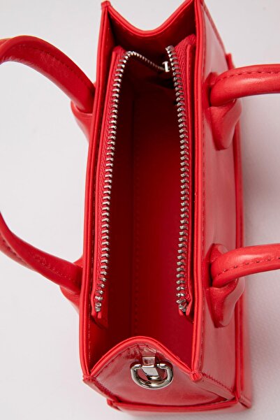 Levidor Red Adjustable Lock Detailed Handbag