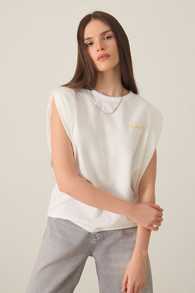 Amia&Co. White Crew Neck Embroidered Wadding Detailed Sleeveless Top